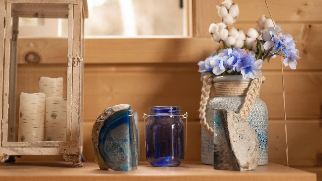 Charming Blue Farmhouse Cabin Duck Creek Village Eksteriør bilde